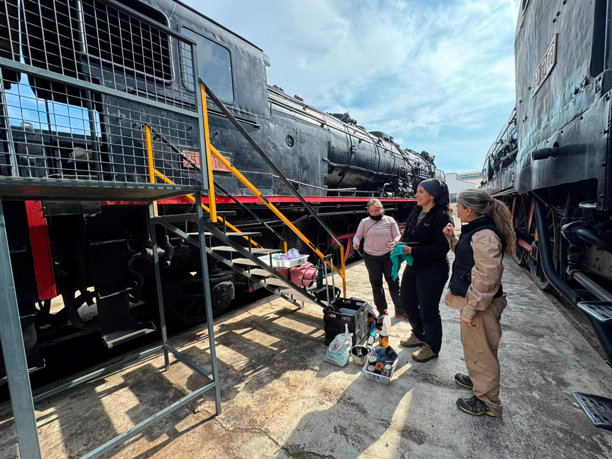 L'equip darrere la intervenci� de la locomotora 'Santa Fe'